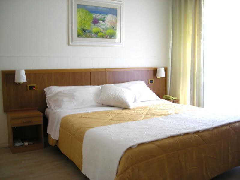 Hotel De La Ville Central Latina Extérieur photo